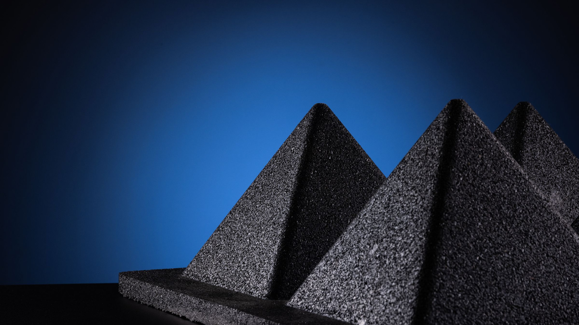 HGF-tillverkad pyramidmatta i återvunnet gummi
