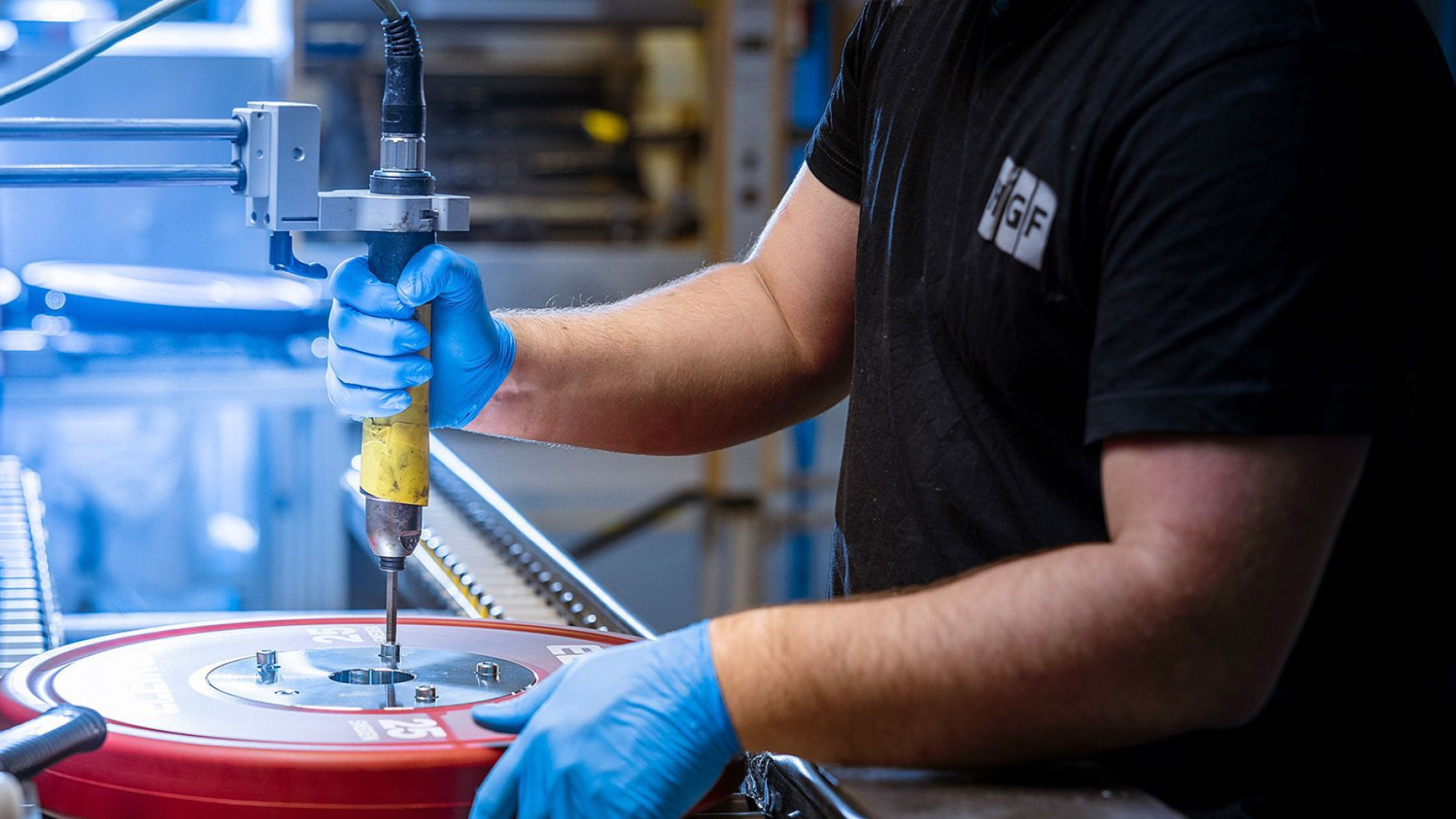 Varför HGF - Produktionskunnande och hög teknisk kompetens Våra kunder väljer HGF på grund av vår höga tekniska kompetens och vårt produktionskunnande.